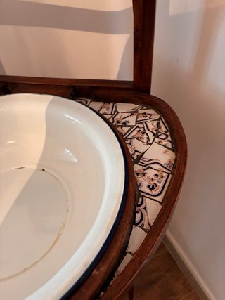 Palancanero de madera con espejo y lavabo