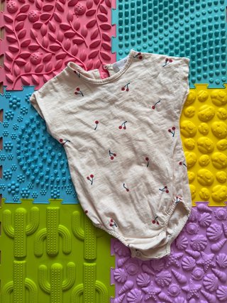 Zara mono bebé cerezas 6-9 meses