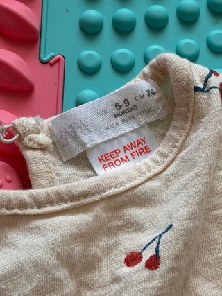 Zara mono bebé cerezas 6-9 meses