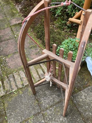 Trineo de madera antiguo