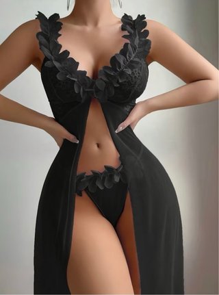 Conjunto lencería negro con flores