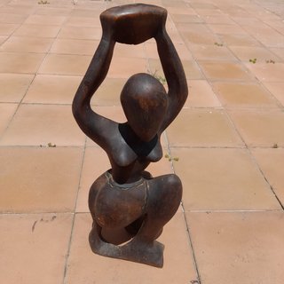 Escultura madera maciza antigua