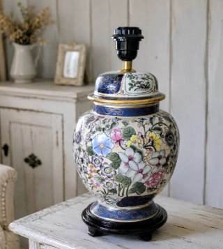 Lámpara de mesa tibor,hecha con un jarrón de porce