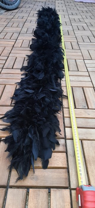 Boa de plumas negra para disfraces