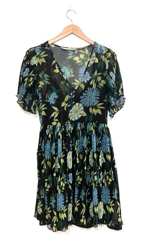 Vestido corto floral ZARA