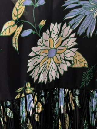 Vestido corto floral ZARA