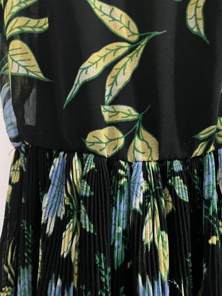 Vestido corto floral ZARA