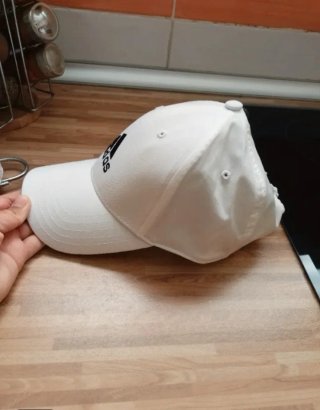 Gorra de Adidas Blanca, Nueva con Etiquetas