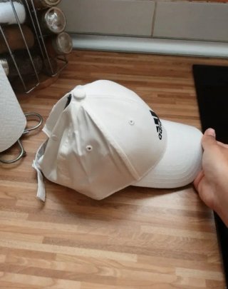 Gorra de Adidas Blanca, Nueva con Etiquetas