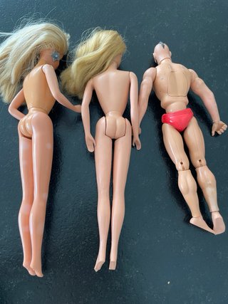 2 Barbie e 1 Action Figure Road Warriors anni ‘80