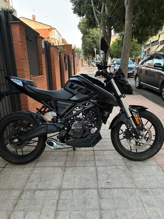Voge 125R Negra