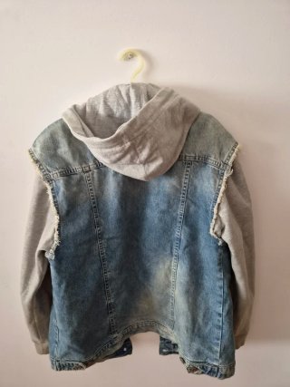Chaqueta vaquera Zara con capucha Talla S