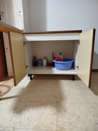 Mueble bajo cocina beige y marron