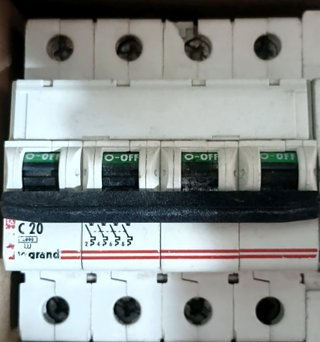 Magnetotérmico Legrand C20 4 polos