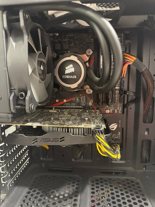 PC Intel Core i7-7700K  + Win10 + teclado y ratón.