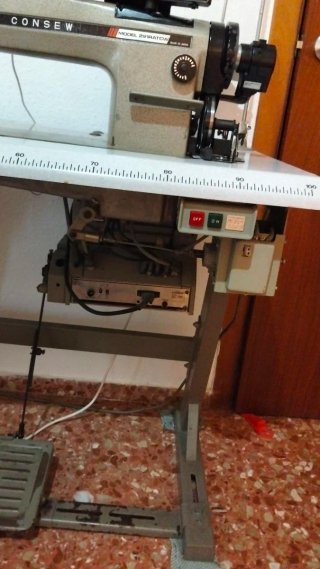 Máquina  Singer 842 remalladora y plana Daewo auto