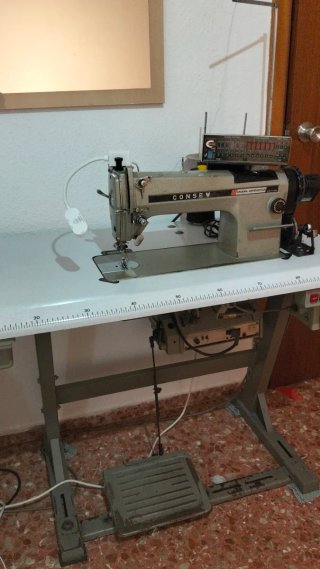 Máquina  Singer 842 remalladora y plana Daewo auto