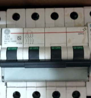 Magnetotérmico General Electric 4 polos C20
