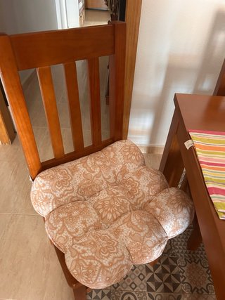 Mesa de comedor extensible y 6 sillas