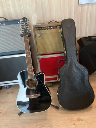 Takamine EF381SC 12 cuerdas