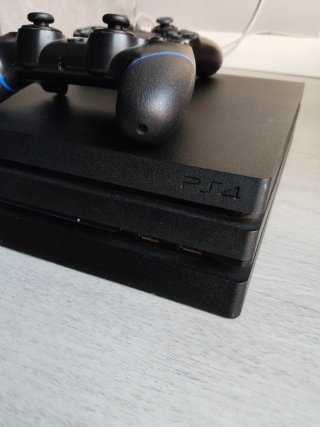 PS4 Pro 1TB + 2 mandos + 6 juegos pack completo