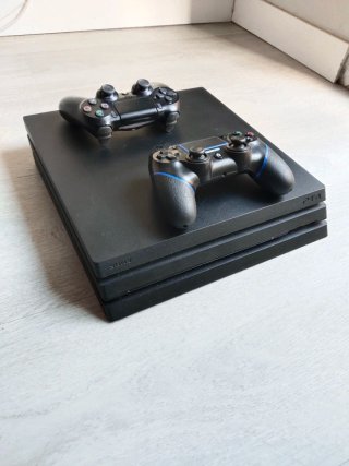 PS4 Pro 1TB + 2 mandos + 6 juegos pack completo
