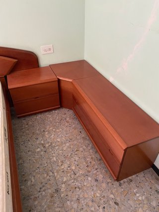 Conjunto madera: cama, mesita y armario