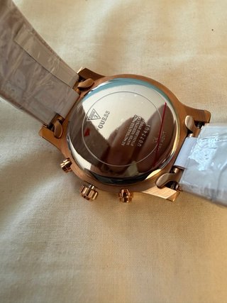 Reloj Guess Dorado Mujer