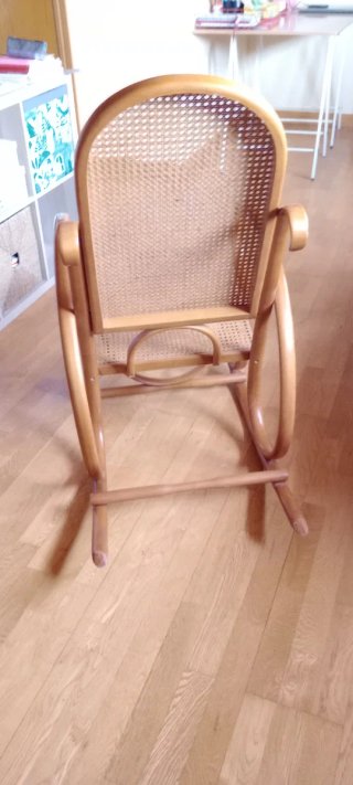 Dondola in legno e rattan