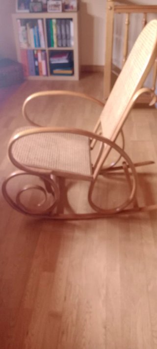 Dondola in legno e rattan