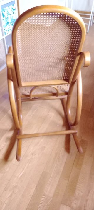 Dondola in legno e rattan