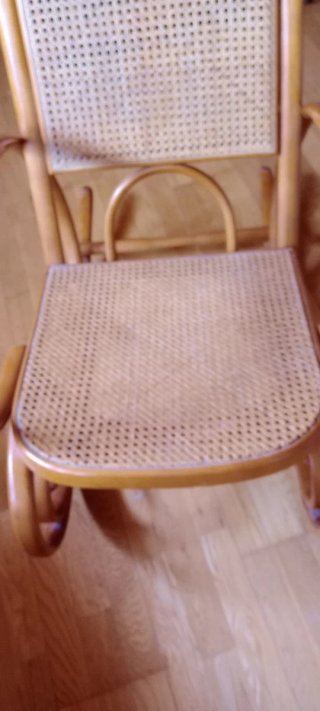 Dondola in legno e rattan