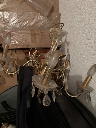 Lámpara vintage de techo, dorada con cristales.