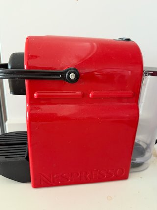 Cafetera Nespresso Inissia Roja