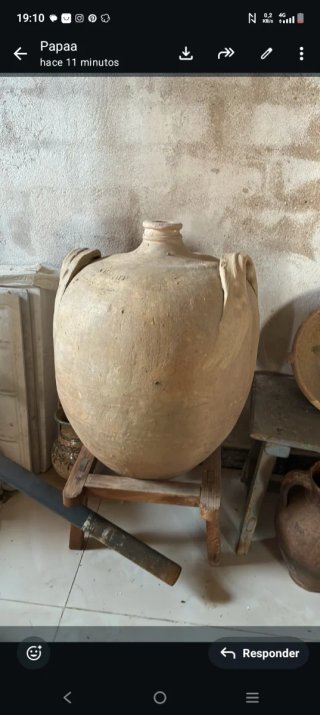 Botijo  de cerámica grande