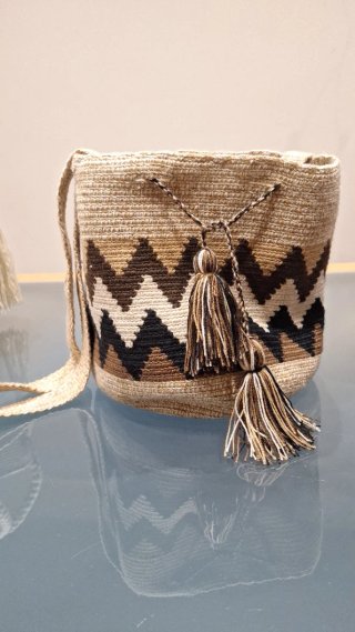 Bolso Wayúu tejido beige y marrón