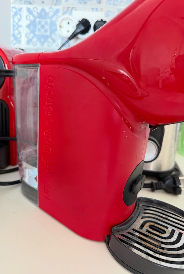 Cafetera Dolce Gusto Genio S Roja