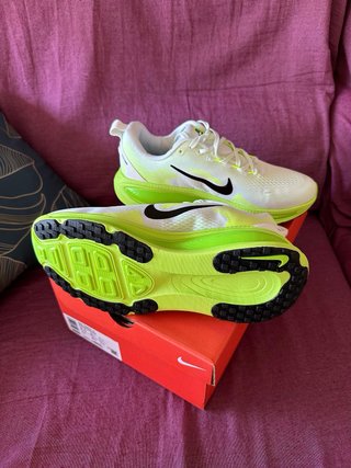 Zapatillas Nike Vomero 18 NUEVAS