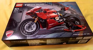 LEGO Technic Ducati Panigale V4 R 42107 nuova