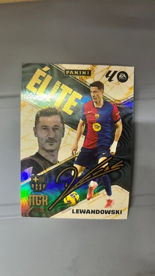 Carta Lewandowski Élite Firmada Panini 25-26