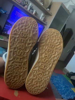 Zapatillas Fila Rojas y Negras