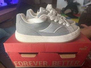 Zapatillas Fila Rojas y Negras