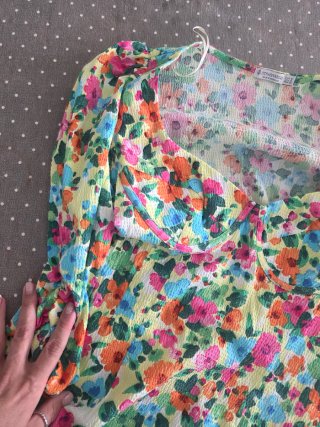 Vestido floral Stradivarius nuevo