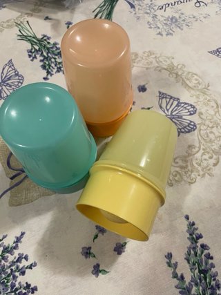 Porta uovo Tupperware colorati