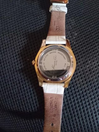 Reloj Kenneth Cole Blanco y Dorado