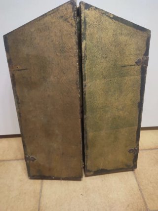 Tríptico antiguo de madera