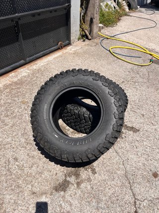 Maxxis 235 r14