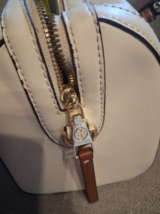 Borsa Tory Burch bianca con dettagli marroni