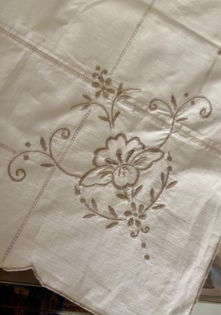Tovaglia vintage anni '60 ricamata