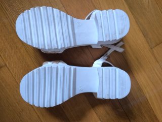 Sandalias Inside tacón beige y blanco